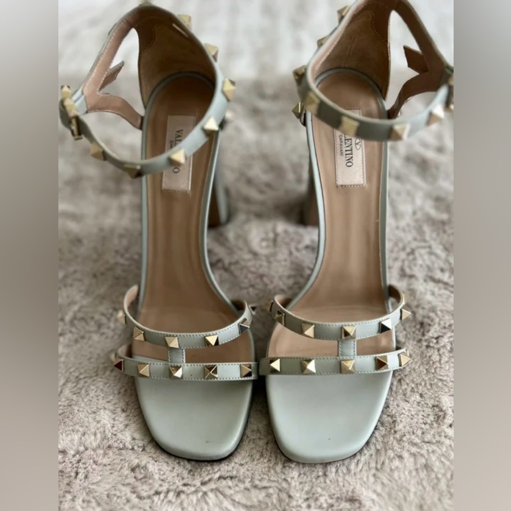 VALENTINO GARAVANI ROCK Studded Heels